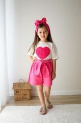 Pembe kalp kabartma detaylı Keten şortlu takım