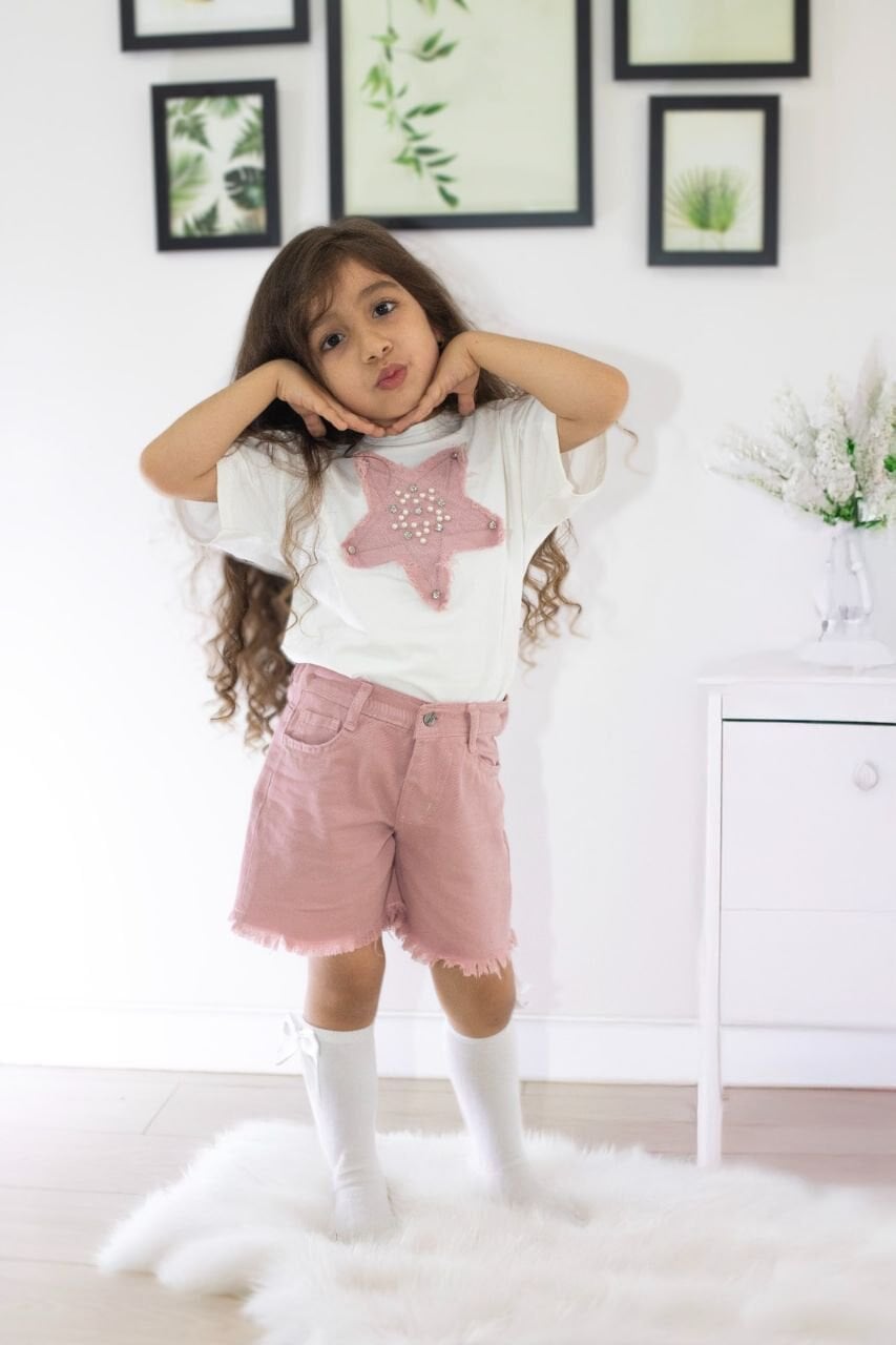 Yıldız detaylı tişört ve kot şortlu takım