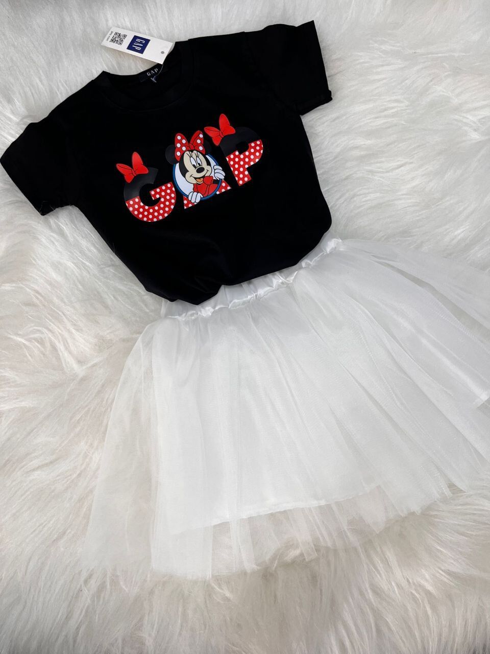 Mini detaylı tişört ve beyaz tütü etekli takım