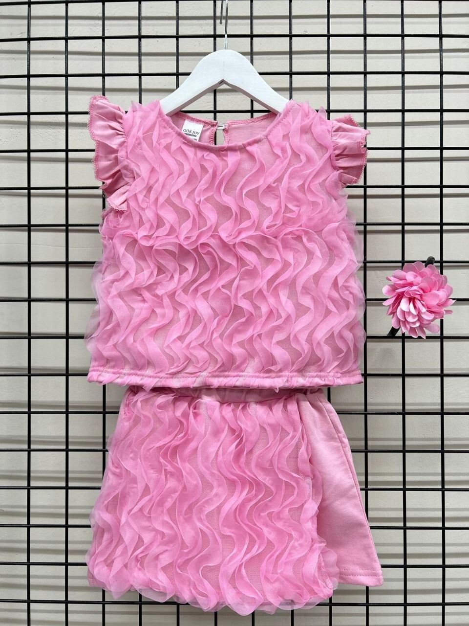 Pembe kabartma tül detaylı şort etekli takım ;taç hediyeli)