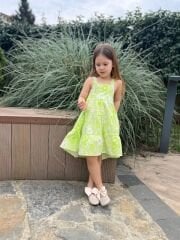 Yeşil bağcıklı elbise