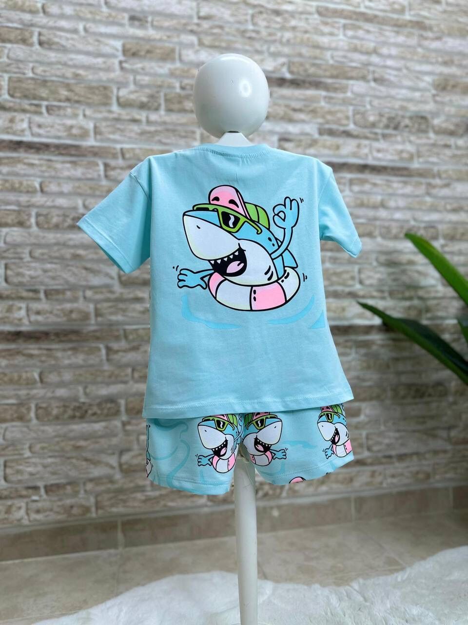 Köpek balığı baskılı Unisex şortlu takım