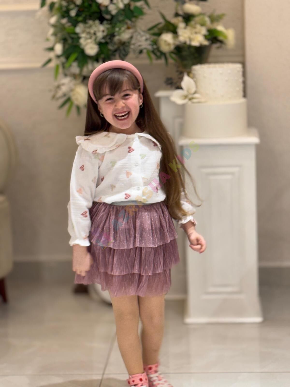 Nakış detay gömlek ve kat etekli kombin