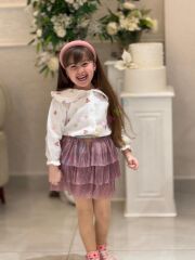 Nakış detay gömlek ve kat etekli kombin